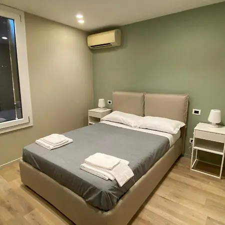 Empire - Casa de hóspedes Modena