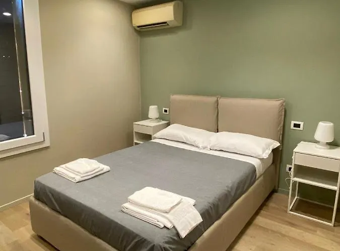 Empire - 招待所 摩德纳