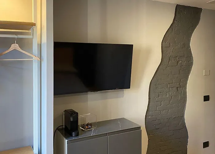 Empire - 招待所 3*